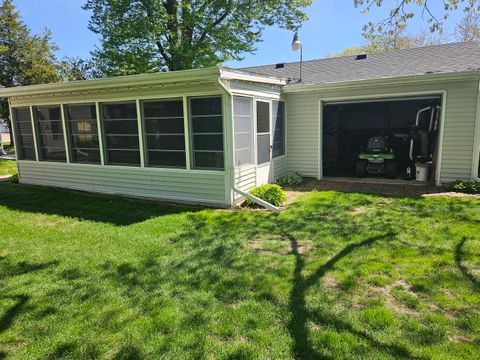 Tiny photo for 4504 26th Avenue, Moline, IL 61265 (MLS # 12630559)