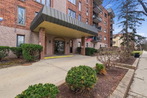 Tiny photo for 1551 Ashland Avenue #306, Des Plaines, IL 60016 (MLS # 12592329)