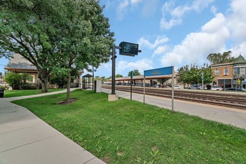 Tiny photo for 75 E Harris Avenue #1E, La Grange, IL 60525 (MLS # 12502784)