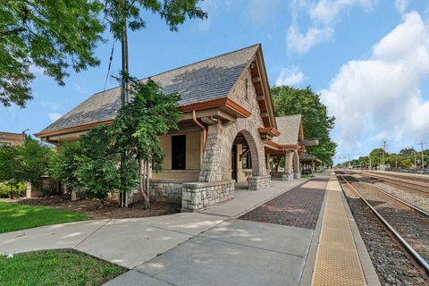 Tiny photo for 75 E Harris Avenue #1E, La Grange, IL 60525 (MLS # 12502784)