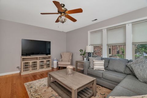 Tiny photo for 75 E Harris Avenue #1E, La Grange, IL 60525 (MLS # 12502784)