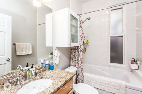 Tiny photo for 828 W Buckingham Place #3, Chicago, IL 60657 (MLS # 12599433)