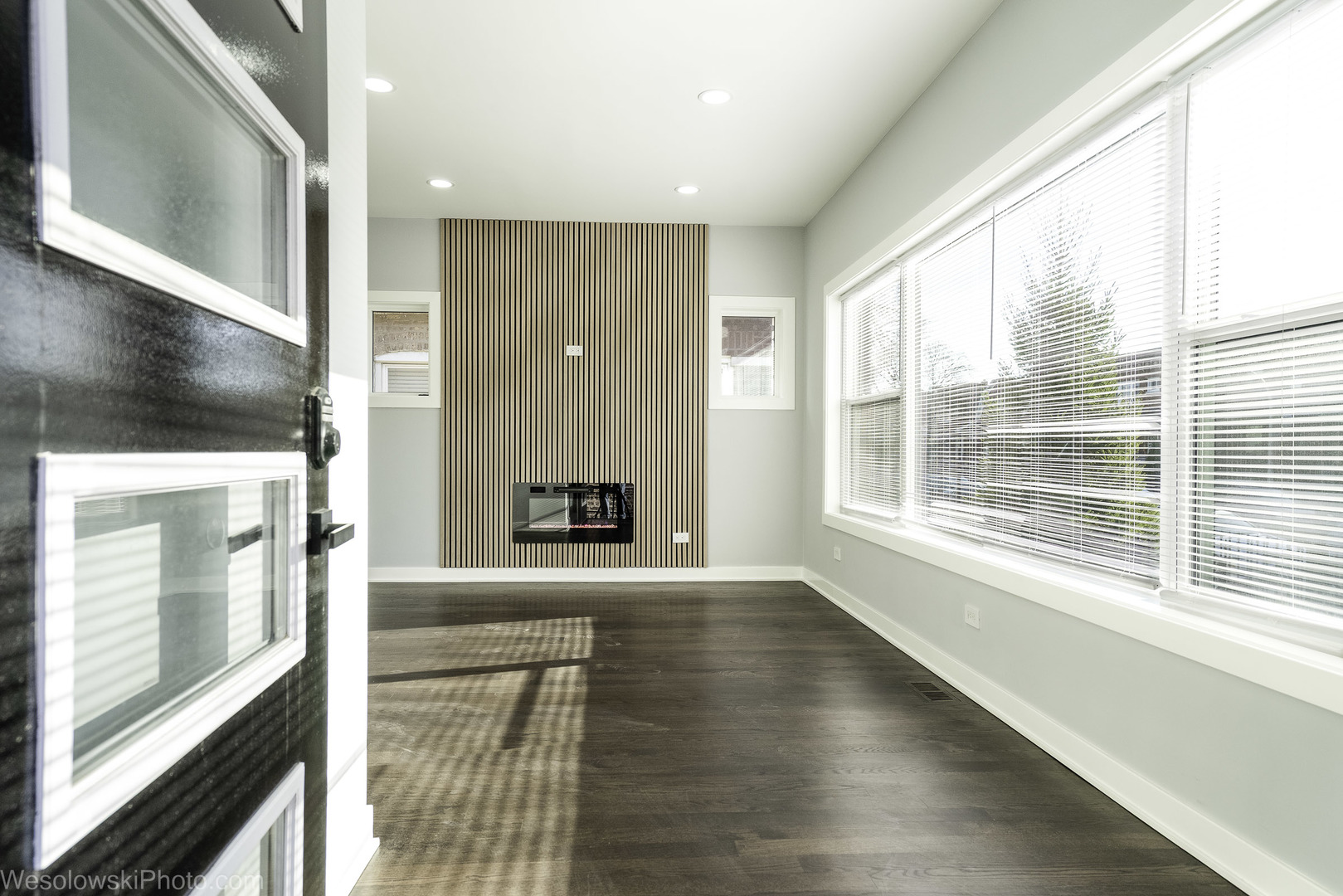 1047 N Saint Louis Avenue