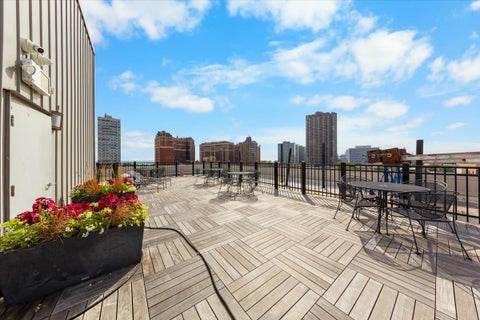 Tiny photo for 3900 N Pine Grove Avenue #907, Chicago, IL 60613 (MLS # 12724847)