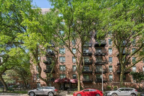 Photo of 3900 N Pine Grove Avenue #907, Chicago, IL 60613 (MLS # 12724847)