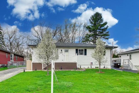 Photo of 4318 Sioux Lane, McHenry, IL 60050 (MLS # 12604226)