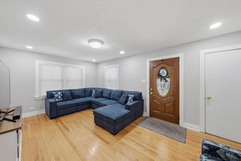Tiny photo for 2115 Halsey Drive, Des Plaines, IL 60018 (MLS # 12769084)