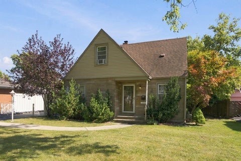Photo of 2115 Halsey Drive, Des Plaines, IL 60018 (MLS # 12769084)