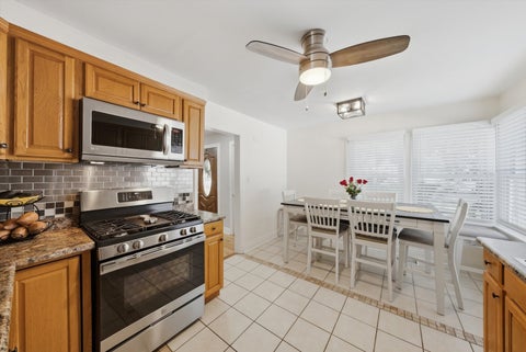 Tiny photo for 2115 Halsey Drive, Des Plaines, IL 60018 (MLS # 12769084)