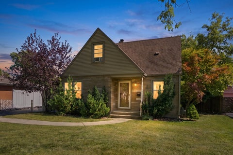 Tiny photo for 2115 Halsey Drive, Des Plaines, IL 60018 (MLS # 12769084)