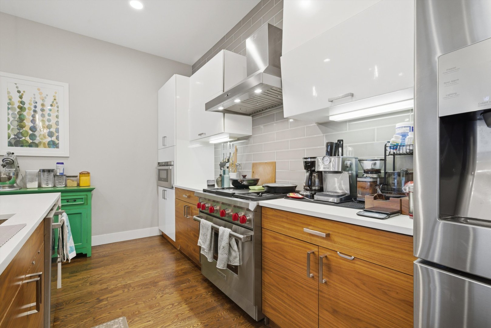 2528 N Linden Place 1