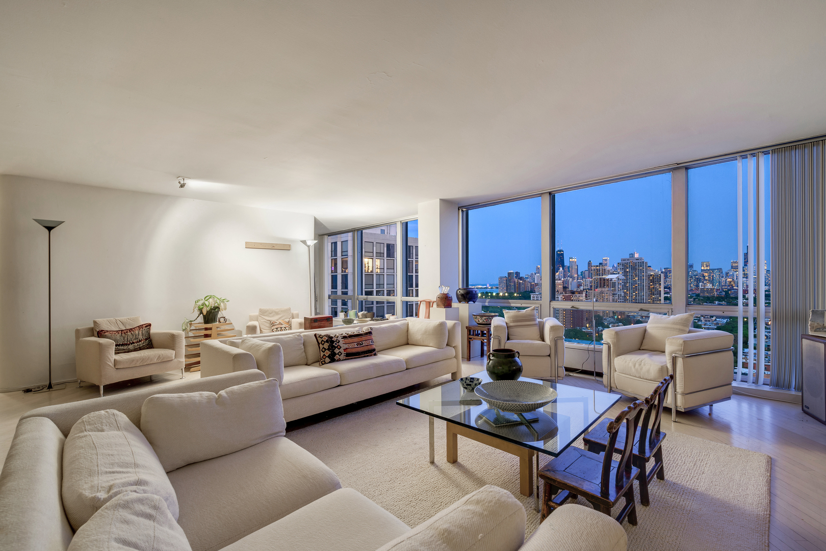 2400 N Lakeview Avenue 2803-04