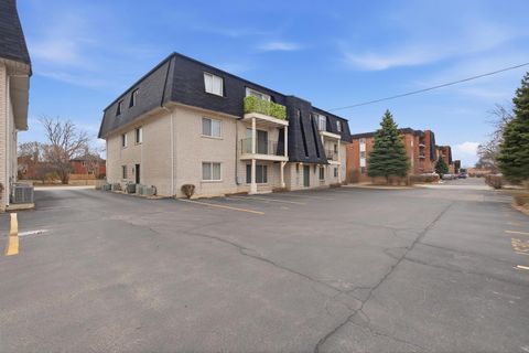 Tiny photo for 10940 Kilpatrick Avenue #3B, Oak Lawn, IL 60453 (MLS # 12591655)