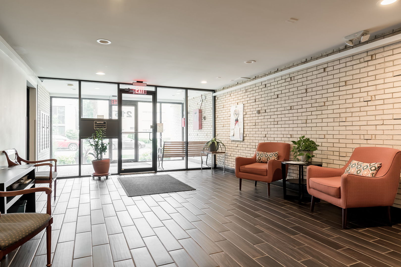 215 Marengo Avenue 2G