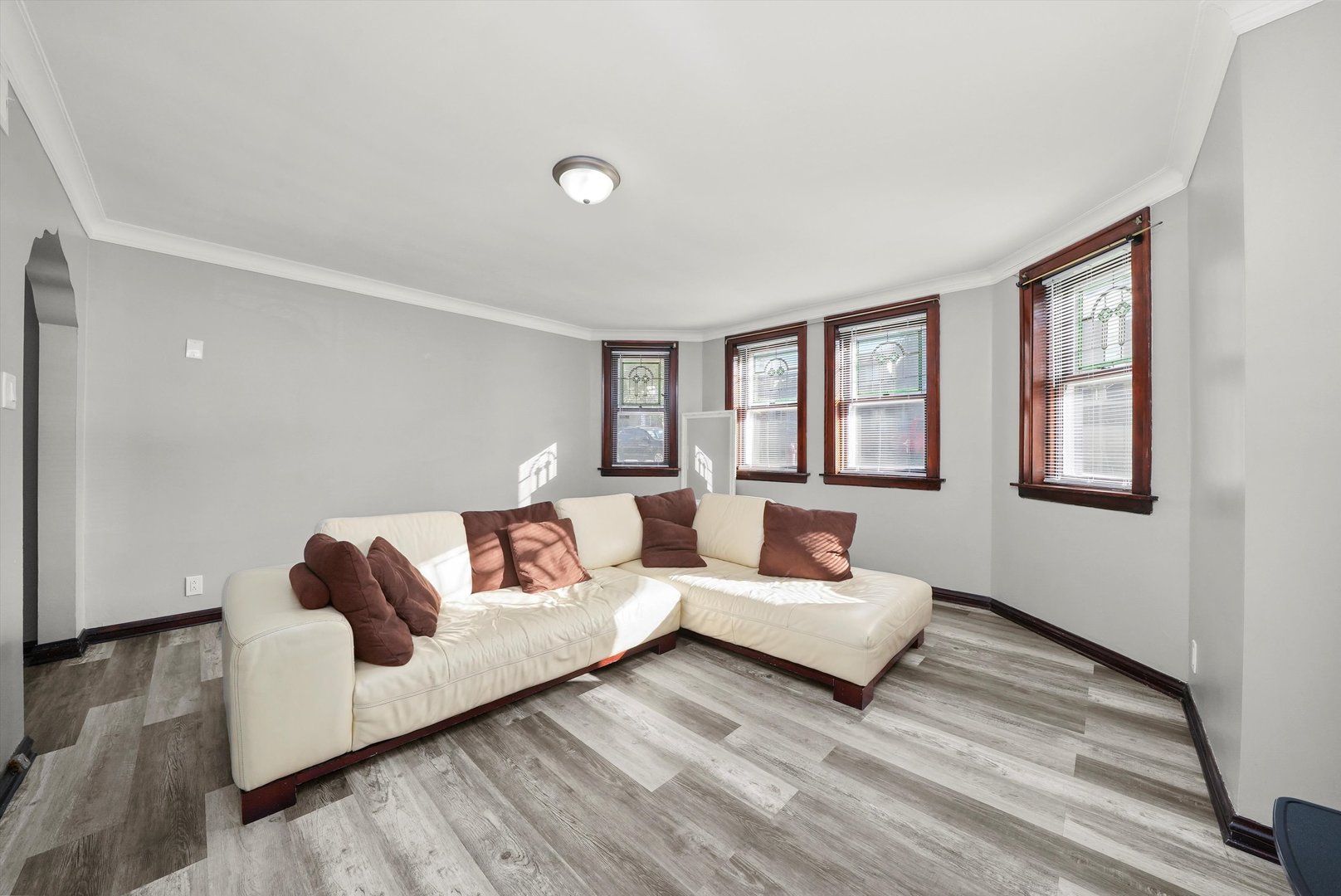 4928 W Altgeld Street