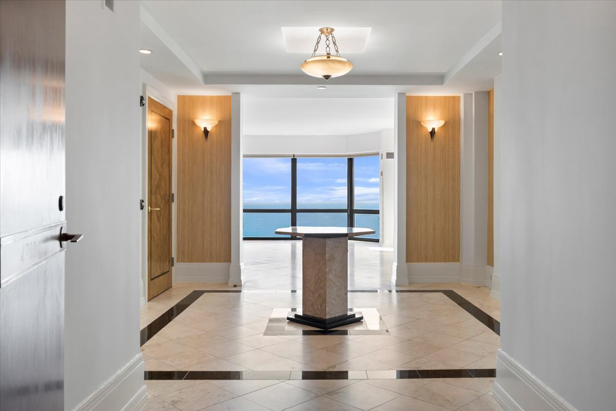 100 E Huron Street 4703