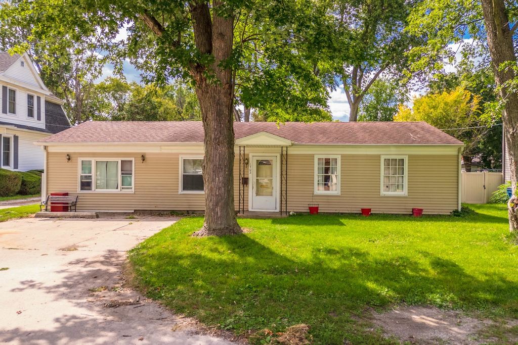 Photo for 1702 S Plum Street, Pontiac, IL 61764 (MLS # 12457689)