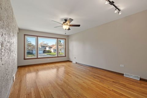 Tiny photo for 8519 Lorel Avenue, Burbank, IL 60459 (MLS # 12514106)