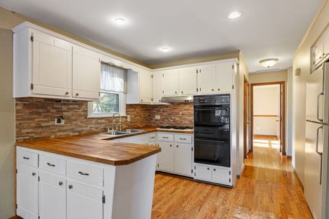 Tiny photo for 8519 Lorel Avenue, Burbank, IL 60459 (MLS # 12514106)