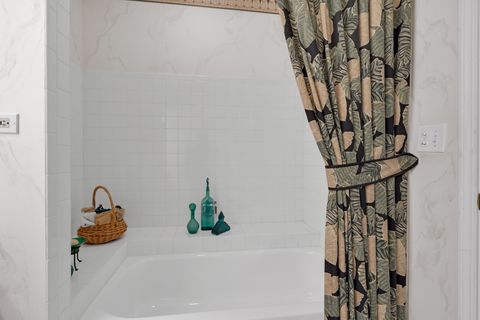 Tiny photo for 924 Hidden Lake Drive #924, Buffalo Grove, IL 60089 (MLS # 12609190)