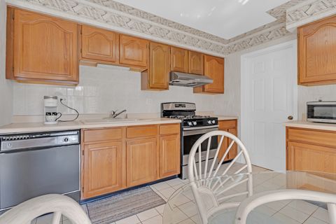 Tiny photo for 924 Hidden Lake Drive #924, Buffalo Grove, IL 60089 (MLS # 12609190)