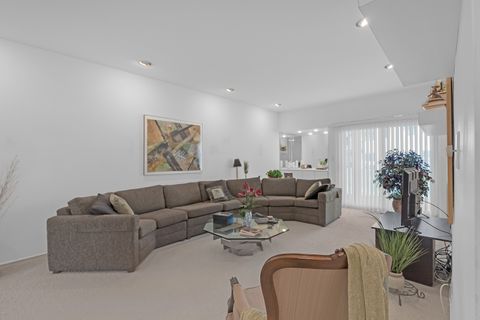 Tiny photo for 924 Hidden Lake Drive #924, Buffalo Grove, IL 60089 (MLS # 12609190)