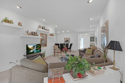 Tiny photo for 924 Hidden Lake Drive #924, Buffalo Grove, IL 60089 (MLS # 12609190)