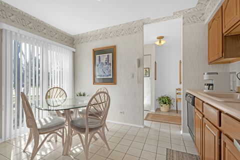 Tiny photo for 924 Hidden Lake Drive #924, Buffalo Grove, IL 60089 (MLS # 12609190)