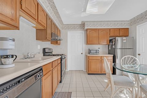 Tiny photo for 924 Hidden Lake Drive #924, Buffalo Grove, IL 60089 (MLS # 12609190)