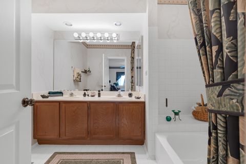 Tiny photo for 924 Hidden Lake Drive #924, Buffalo Grove, IL 60089 (MLS # 12609190)