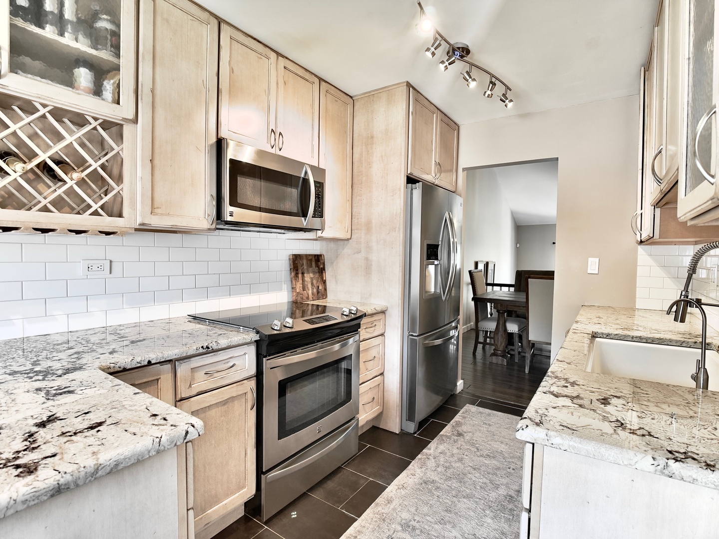 652 Claridge Circle