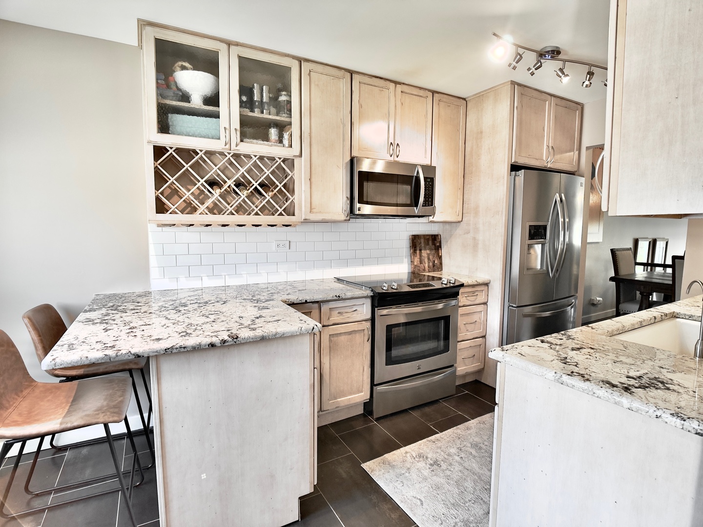 652 Claridge Circle