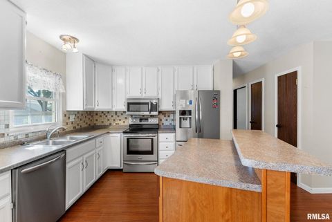 Tiny photo for 1415 W 59TH Street, Davenport, IA 52806 (MLS # QC4269288)