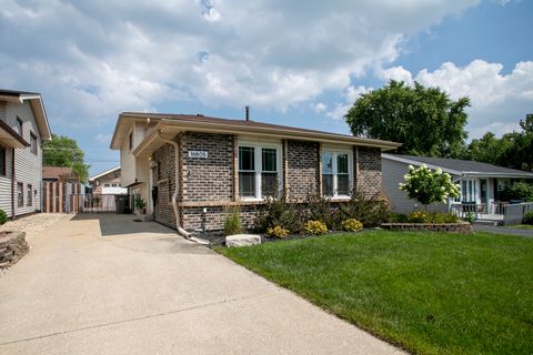 Photo of 16805 Hilltop Avenue, Orland Hills, IL 60487 (MLS # 12480968) Photo of 16805 Hilltop Avenue, Orland Hills, IL 60487 (MLS # 12480968)