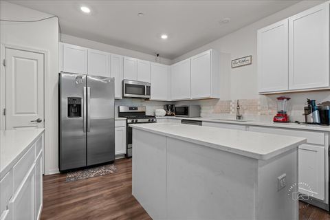 Tiny photo for 1128 Hawk Hollow Drive, Yorkville, IL 60560 (MLS # 12540397)