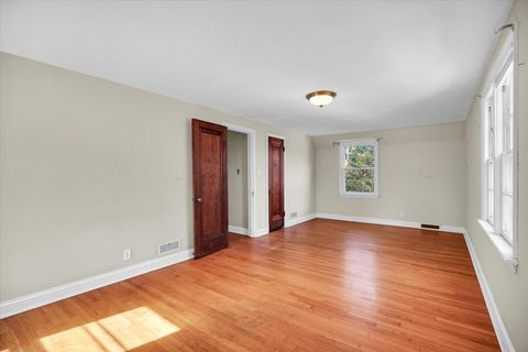 Tiny photo for 910 W SPRINGFIELD Avenue, Champaign, IL 61821 (MLS # 12503518)