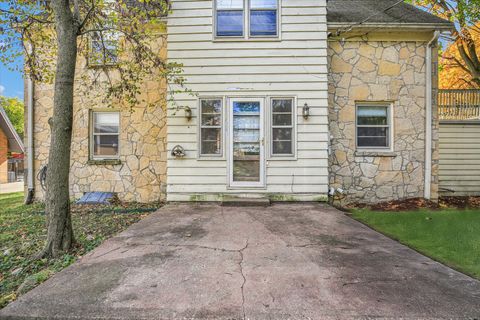Tiny photo for 910 W SPRINGFIELD Avenue, Champaign, IL 61821 (MLS # 12503518)