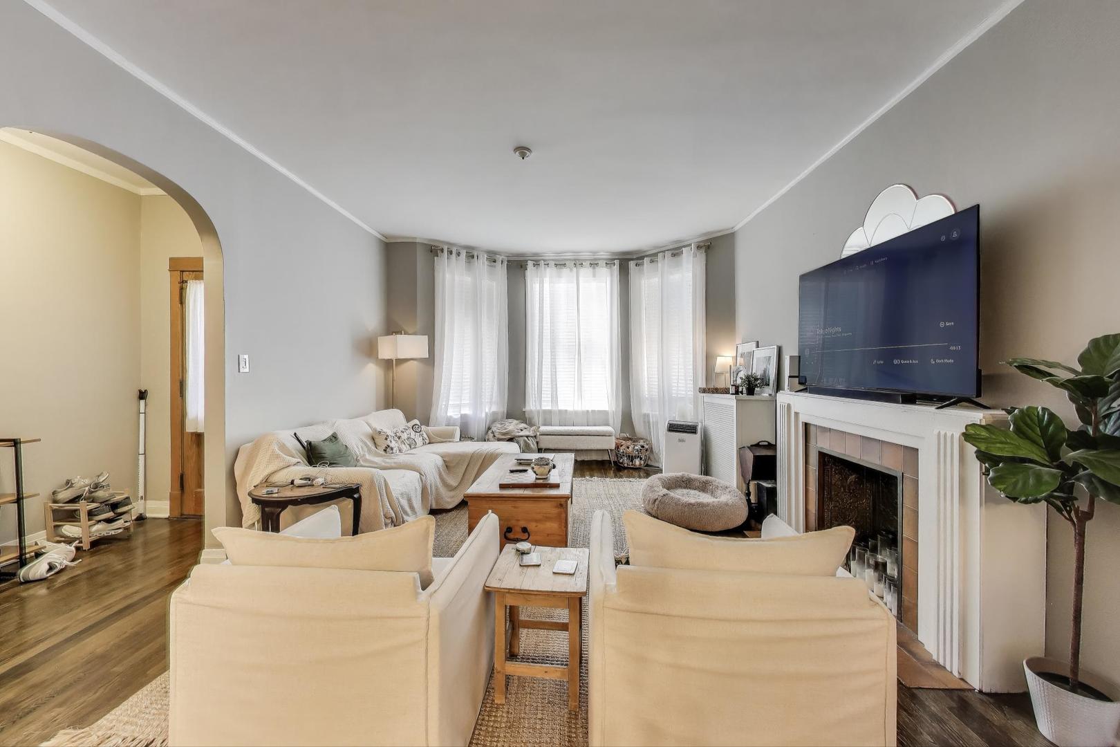 718 W Cornelia Avenue