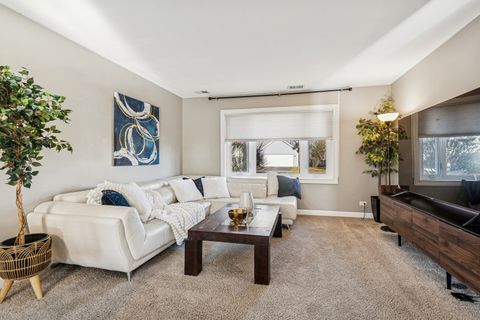 Tiny photo for 5229 Beechwood Avenue, Gurnee, IL 60031 (MLS # 12518441)