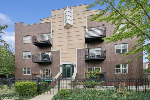 2217 N Oakley Avenue 1N Chicago IL 60647