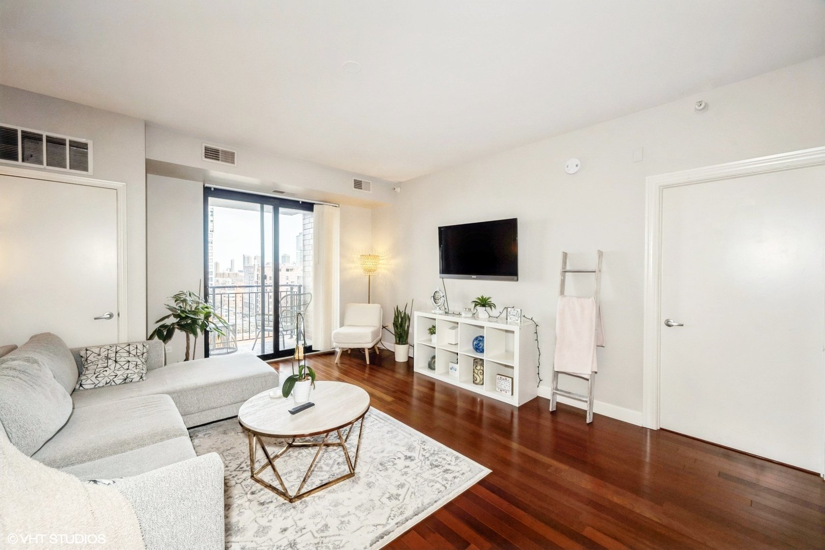 451 W Huron Street 1003