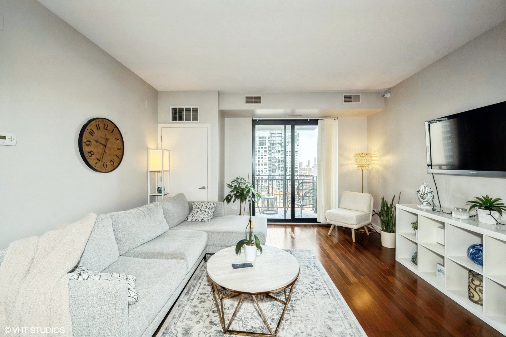 451 W Huron Street 1003