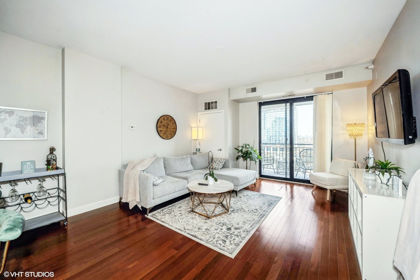 451 W Huron Street 1003