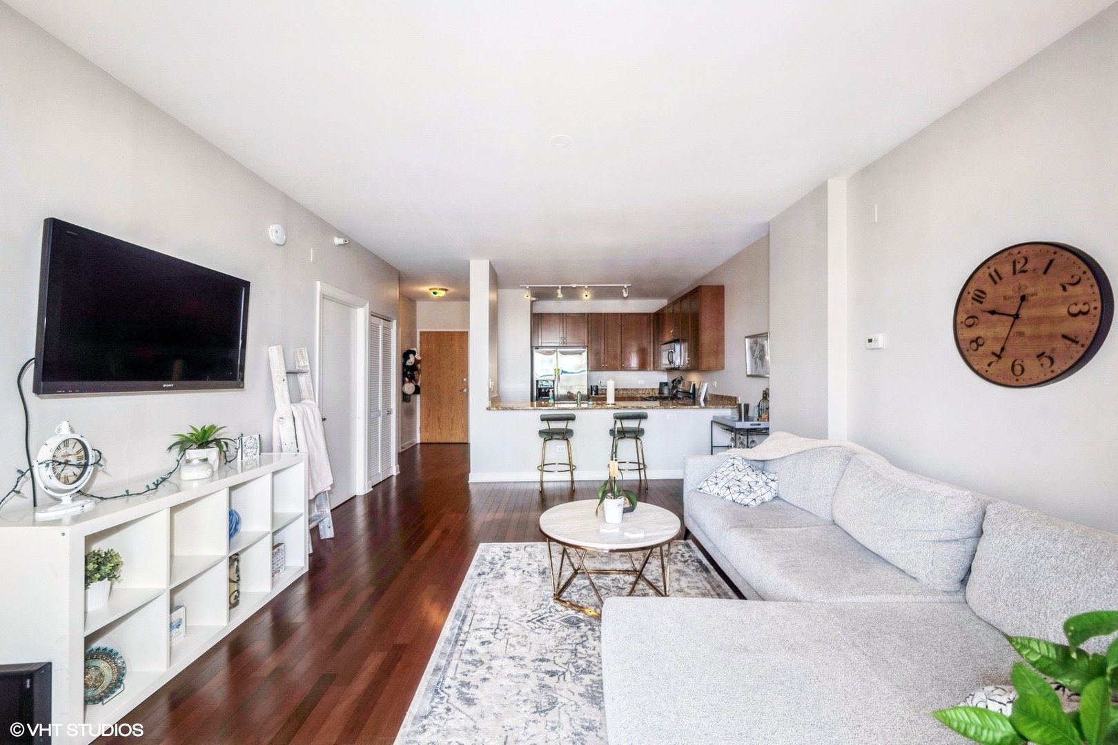 451 W Huron Street 1003
