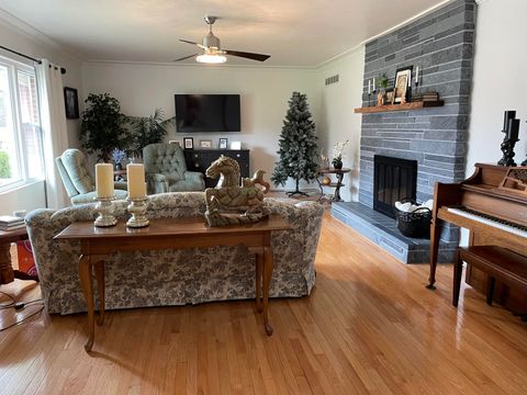 Tiny photo for 1020 N 18th Street, Mt Vernon, IL 62864 (MLS # 12605599)