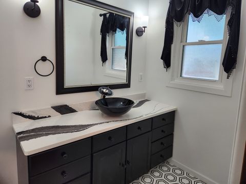 Tiny photo for 1020 N 18th Street, Mt Vernon, IL 62864 (MLS # 12605599)