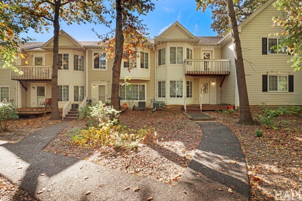 277 W TREEHOUSE LN, ROUND LAKE, IL 60073 - Image f8a1559dbfafecb6421c1200e5132d5e/1364973566