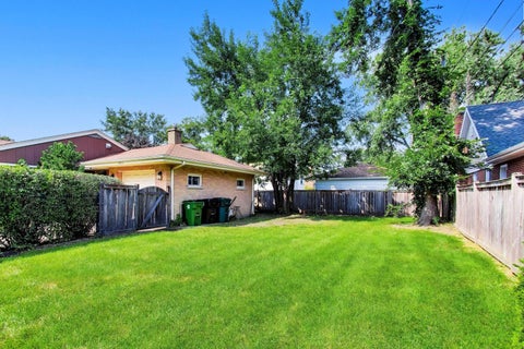 Tiny photo for 901 Park Plaine Avenue, Park Ridge, IL 60068 (MLS # 12750103)