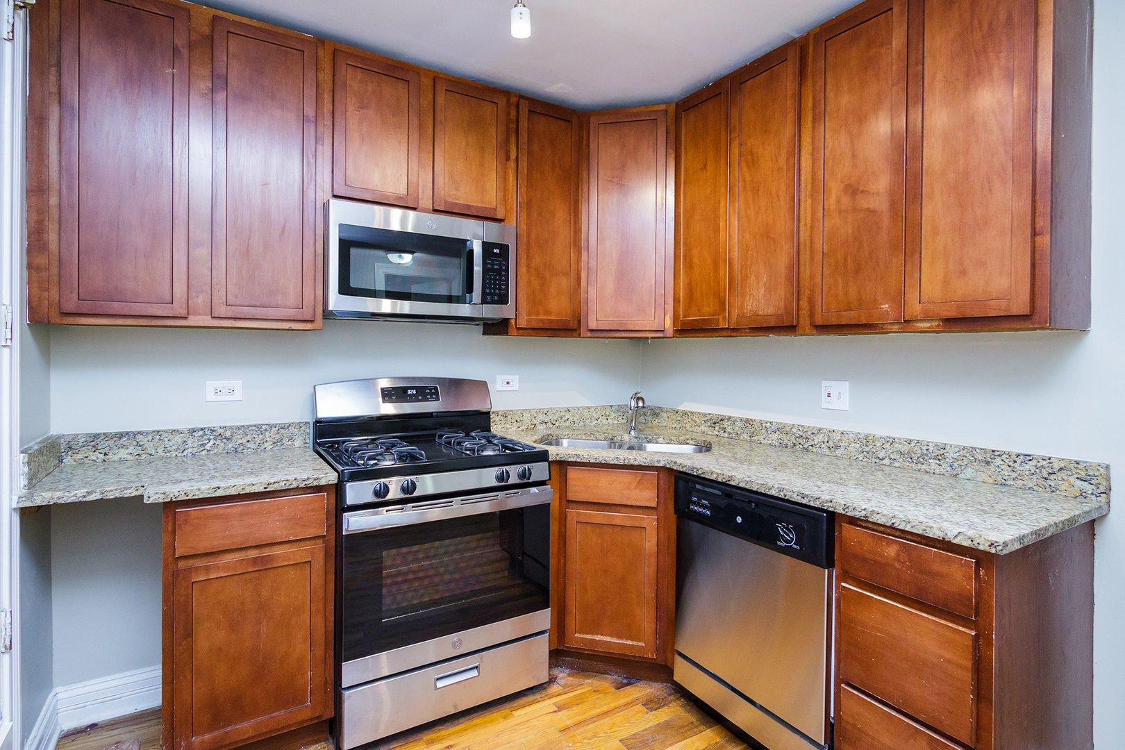 1638 W Greenleaf Avenue 3N