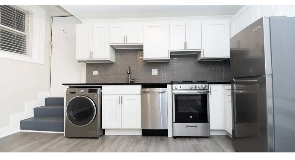 648.5 W Roscoe Street GD